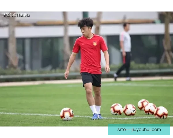 陶强龙在国奥和中超持续稳定出场展现全面实力成为未来之星